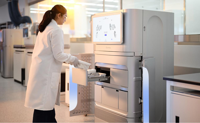 Novaseq scientist working